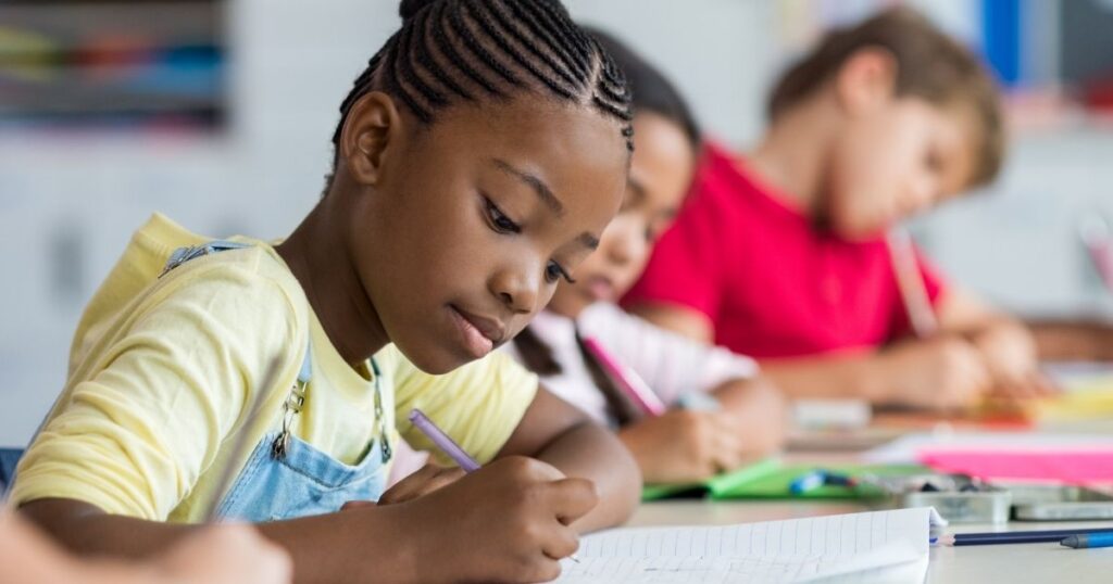 Educação básica Brasil aprendizagem tem retrocessos e desigualdades no pós-pandemia