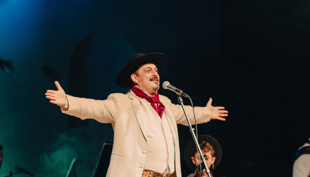 Musico-nativista-Cristiano-Quevedo-que-celebra-30-anos-de-carreira-em-2025-fara-show-no-7o-Gauchos-na-Cozinha-Credito-Divulgacao