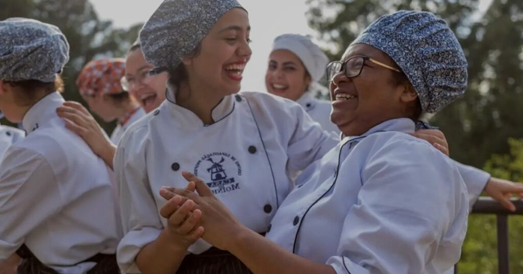 Afesu oferece cursos gratuitos de capacitação para meninas e mulheres