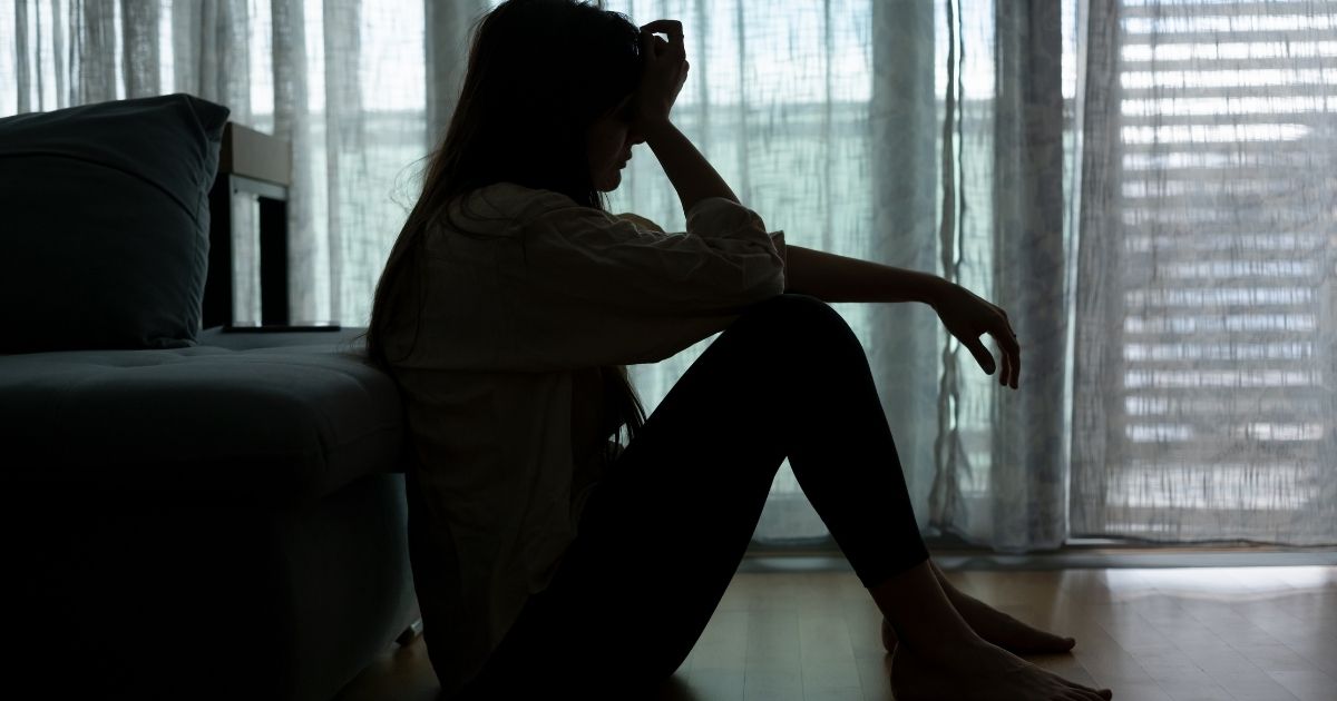 Autolesão em meninas adolescentes acende alerta no Brasil