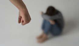 imagem-nao-explicita-de-abuso-de-criancas