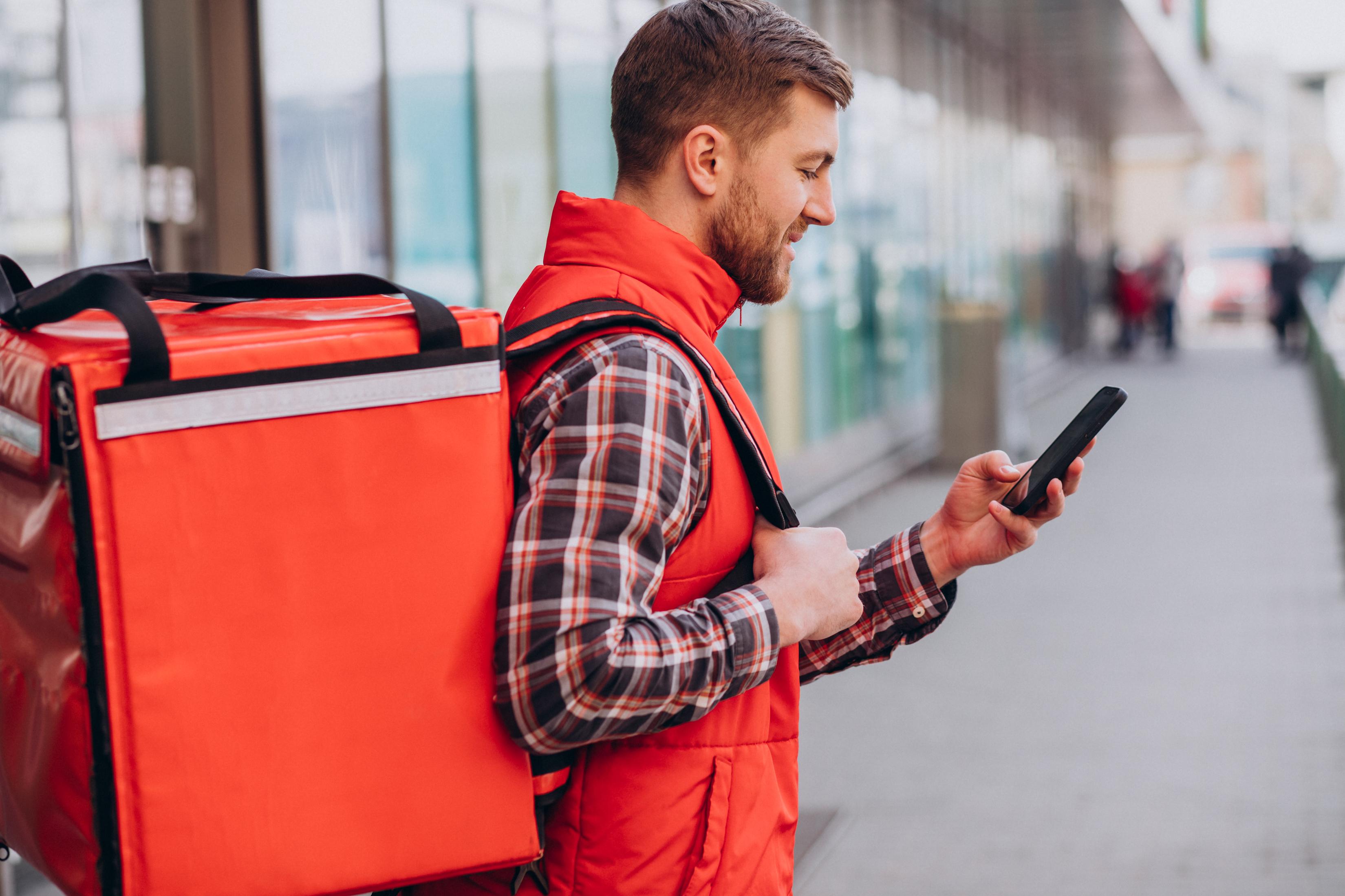 Fundo iFood Chega Junto lança edital para projetos sociais