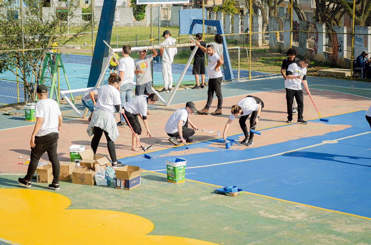 Grupo SBF revitaliza espaços de OSCs em ações do Dia do Voluntariado