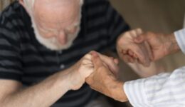 idosos-enfrentando-doenca-de-alzheimer