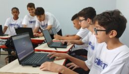 Oficina gratuita ensina jovens a criarem jogos eletrônicos em Mauá
