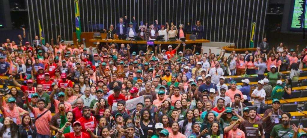 Lideranças amazônicas entregam carta no Congresso e dão início a 53 projetos de sociobiodiversidade
