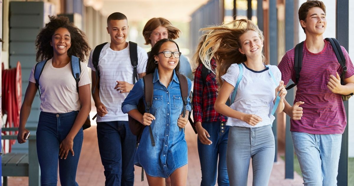 Convivência escolar é aliada da saúde mental de adolescentes, aponta especialista