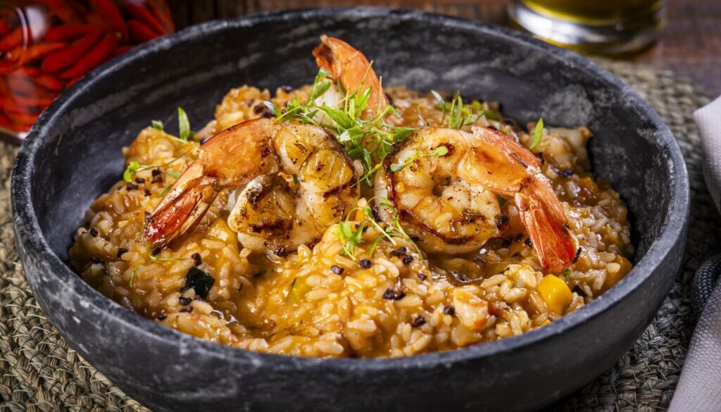 Arroz-caldoso-de-camarao-e-nibs-de-cacau
