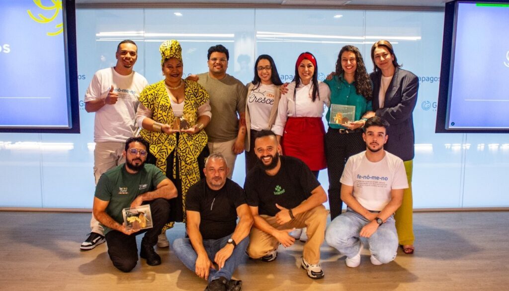 Demoday-1a-Edicao_Patricia-Viana-e-os-finalistas_Divulgacao