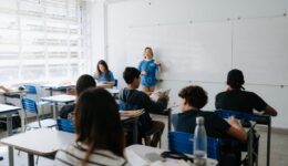 Iniciativa leva estudantes de escolas públicas para intercâmbio na Inglaterra