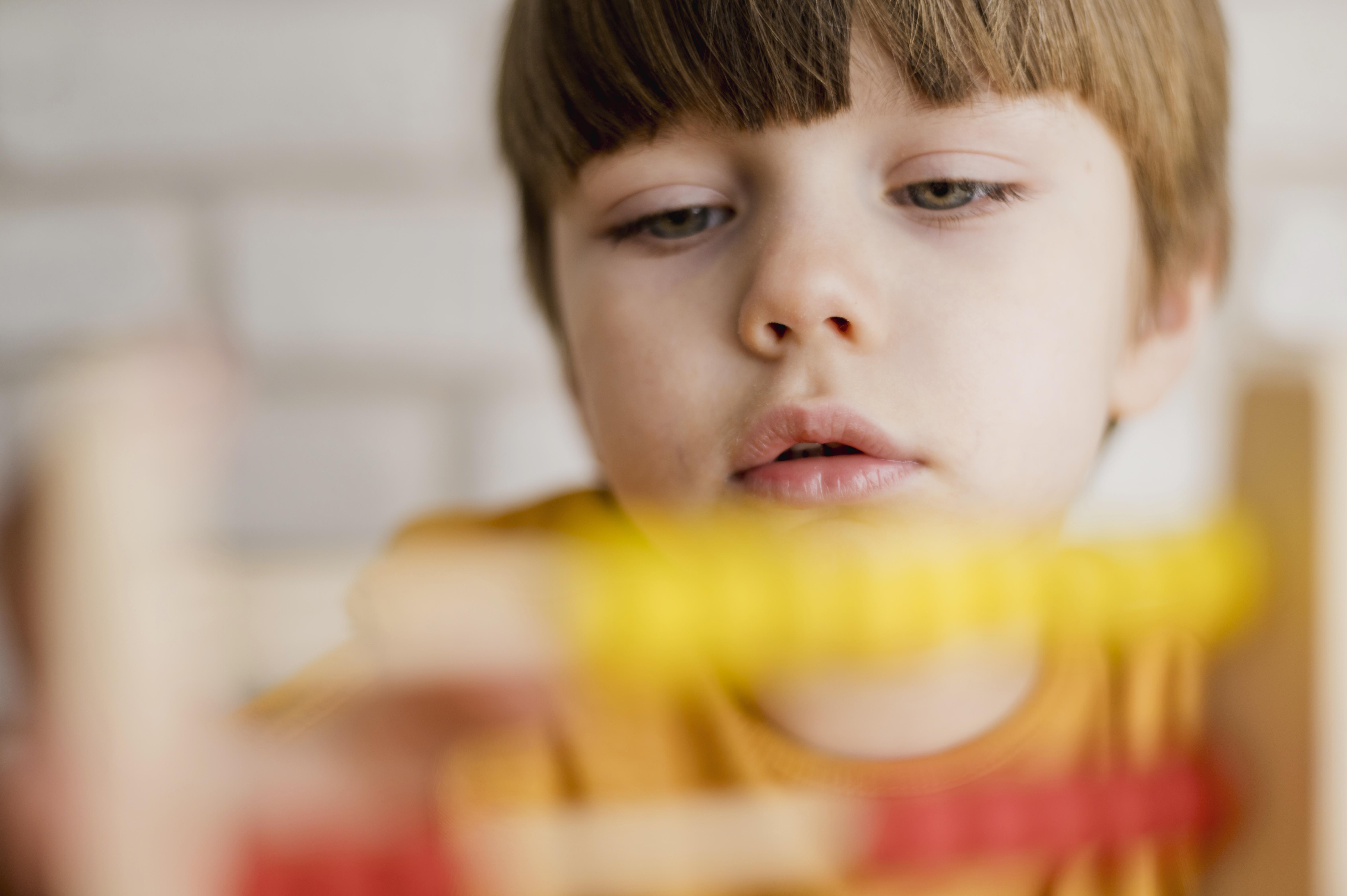 Pesquisadores destacam avanços genéticos e ambientais no Transtorno Obsessivo-Compulsivo Pediátrico