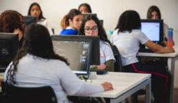 Parceria entre Afesu e CEAP cria curso gratuito de Administração para meninas da Vila Missionária