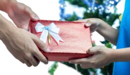 Campanhas de apadrinhamento mobilizam o Natal solidário em São Paulo e conectam doadores a crianças em vulnerabilidade