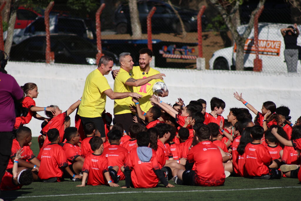 Instituto SECI promove ação esportiva com 100 crianças em iniciativa voltada ao Criança Esperança