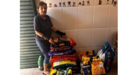 Casal substitui presentes de casamento por 100 kg de ração para ONG Cão FelizA médica veterinária Ana Maria Oliveira Araújo e o marido, Dieisson Pedro Ivo Araújo, decidiram transformar o dia mais especial da vida deles em um gesto solidário voltado à causa animal