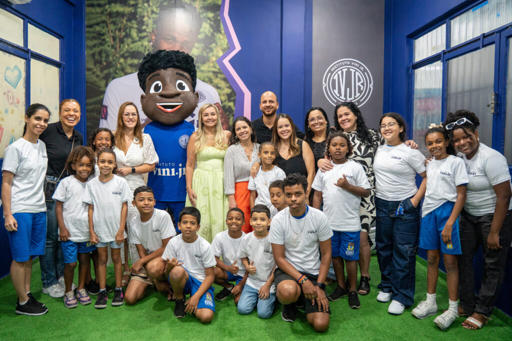 Instituto Vini Jr. amplia atuação educacional em Duque de Caxias com projetos inspirados no futebol