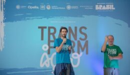 Atados lança plano nacional para dobrar número de voluntários no Brasil até 2035