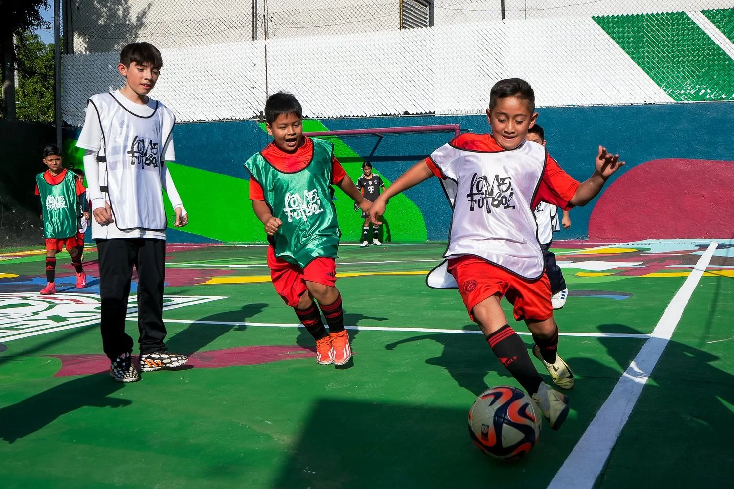 Love.fútbol atinge o marco de 102 espaços esportivos no mundo