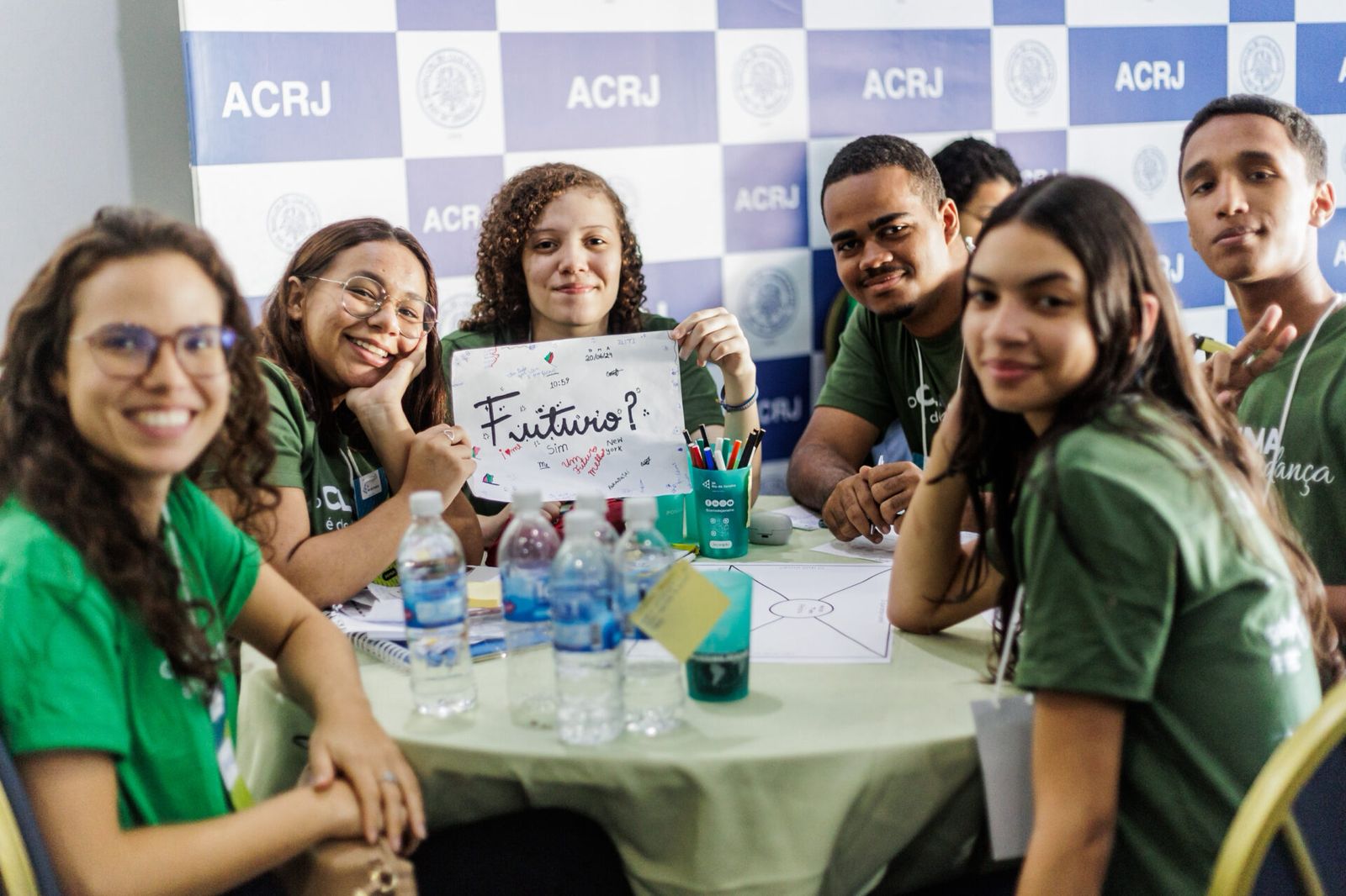 ONG JA Rio de Janeiro oferece curso gratuito para jovens criadores de conteúdo