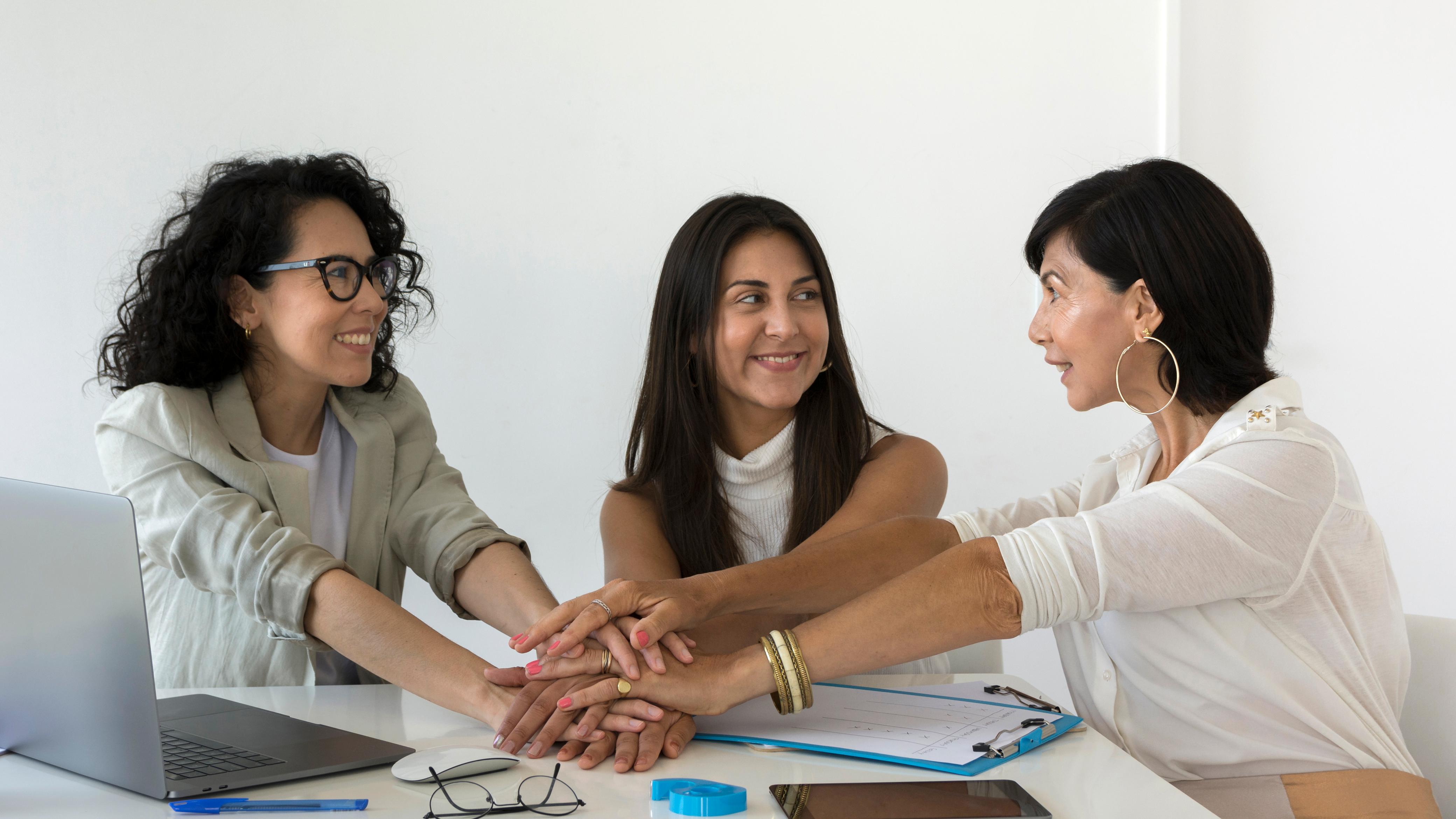 Programa Impacto Feminino abre inscrições para OSCs voltadas ao fortalecimento de mulheres empreendedoras
