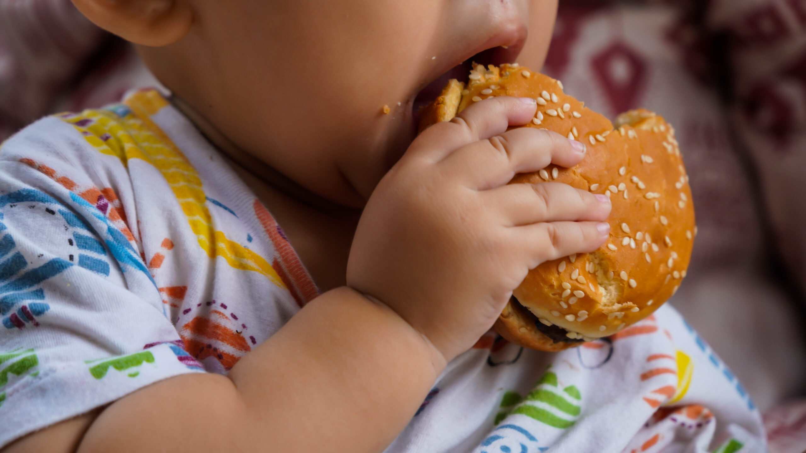Obesidade infantil supera desnutrição e acende alerta para riscos cardiovasculares 