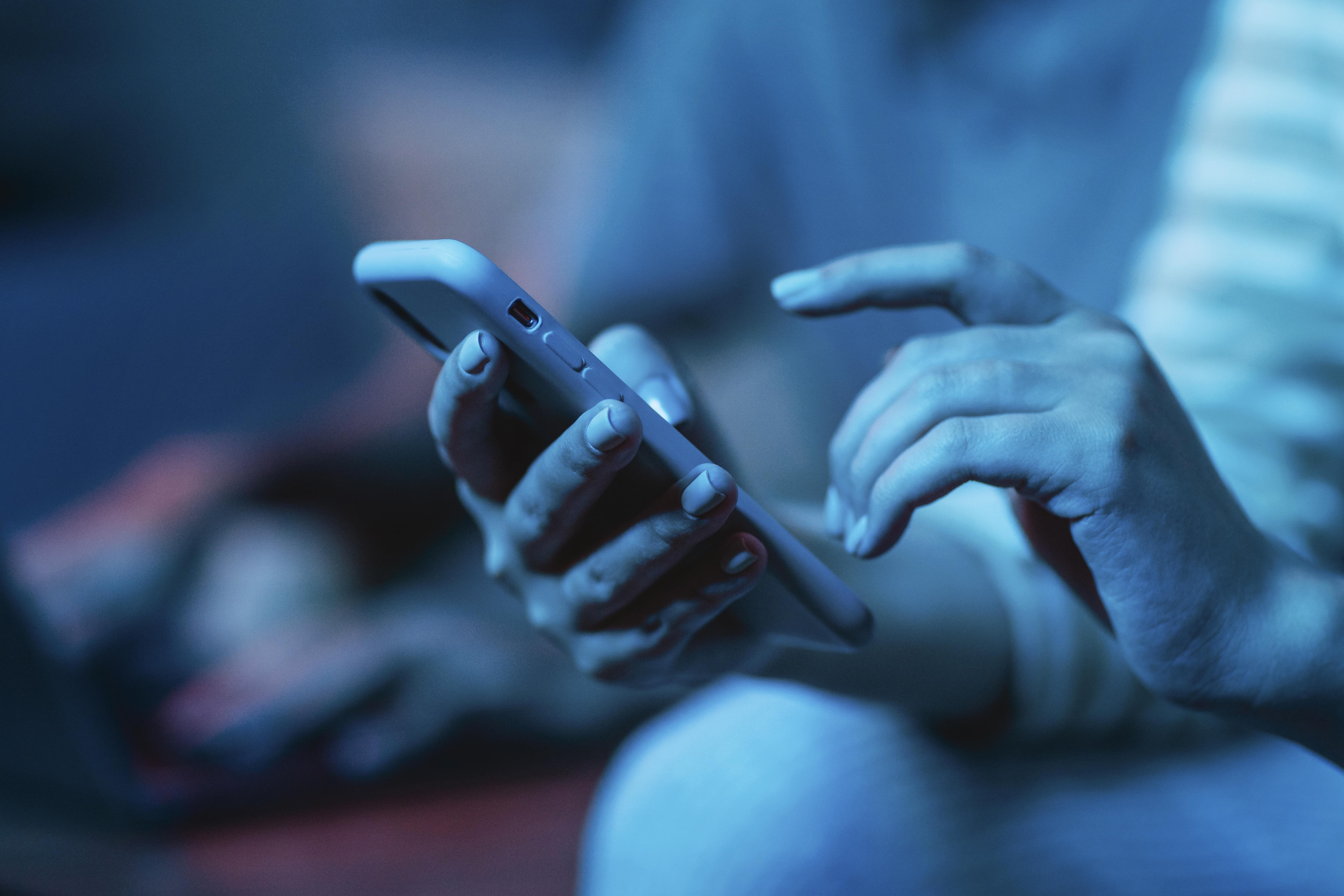 O ódio é o que mais impulsiona engajamento nas redes sociais, diz especialista