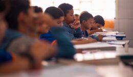 Motriz lança guia para combater subnotificação étnico-racial na educação básica