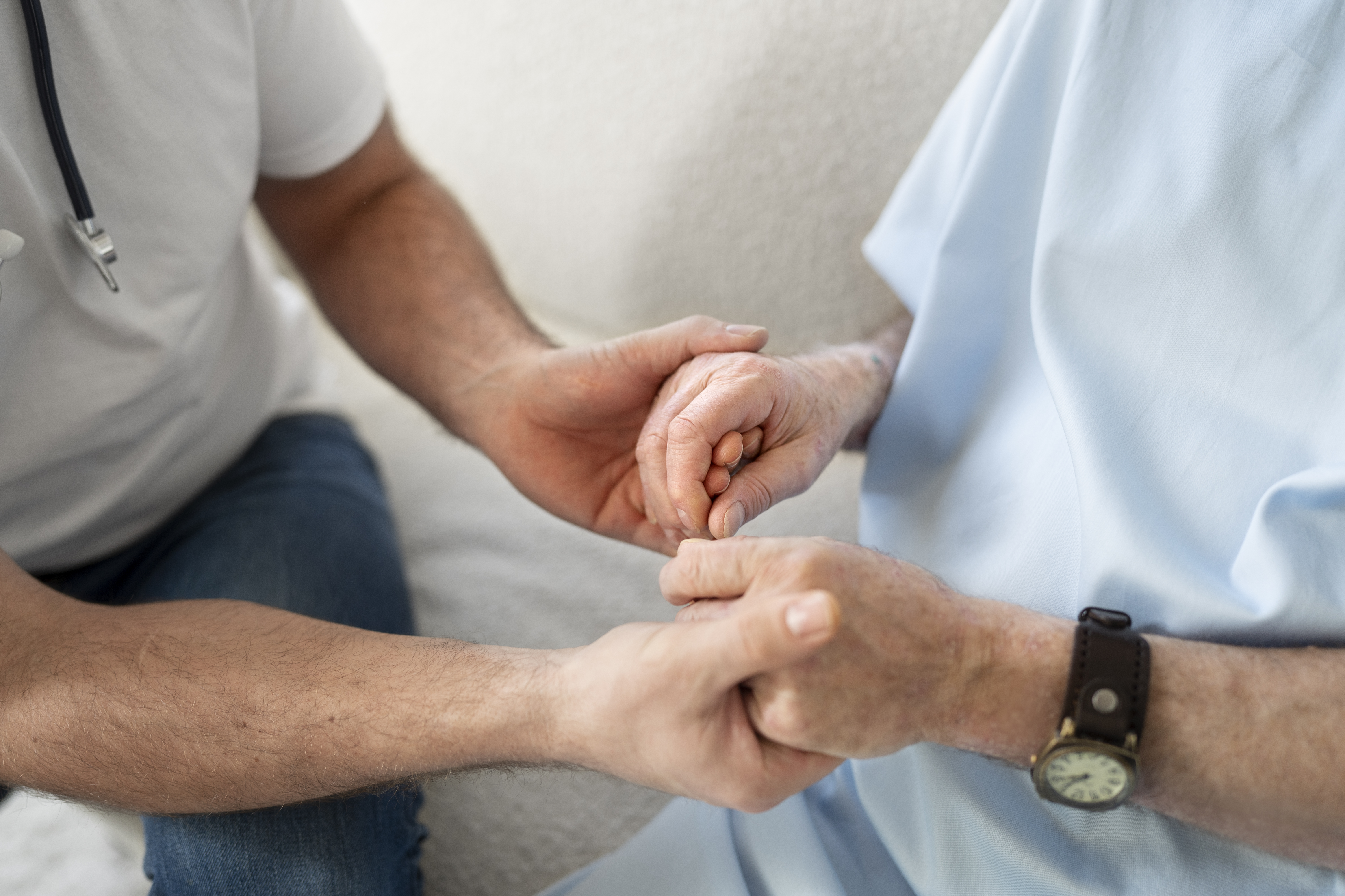 Associação Brasil Parkinson expõe falhas no SUS e pede ação urgente