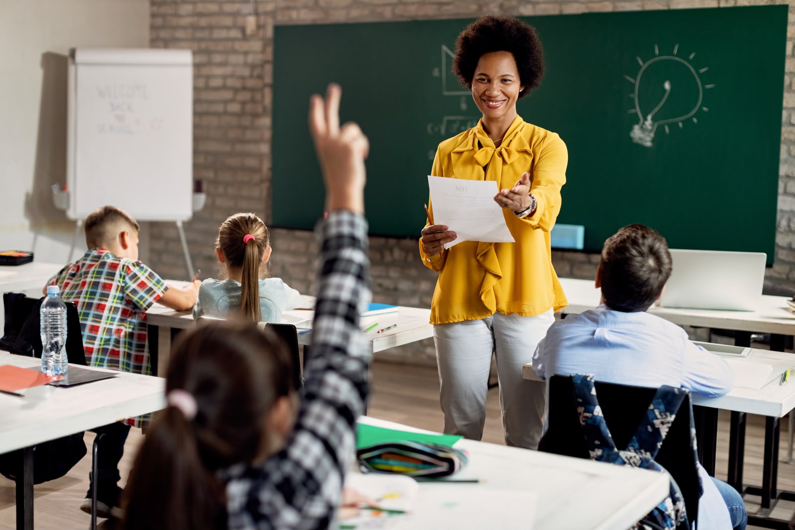 A IA pode substituir o professor? Especialista analisa os limites da tecnologia na educação