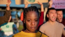“O racismo corrói a energia mental e emocional da população negra”, afirma psicanalista