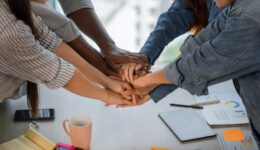 Projetos de impacto social podem concorrer a prêmio internacional de 100 mil euros